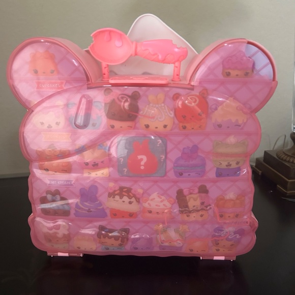 Num Noms Cupcake Case with extras - Picture 8 of 15